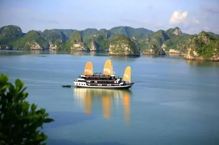 Ada Tuan Chau Ha Long